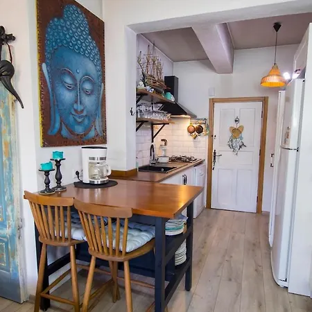 One Br Vacation W/garden In