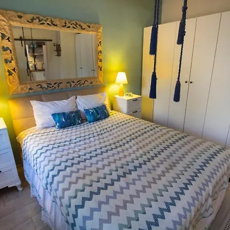 One Br Vacation W/garden In Apartment Bodrum