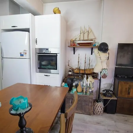 One Br Vacation W/garden In *